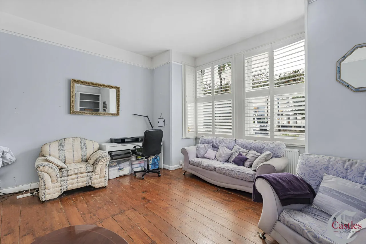 High Road, N22, photo 10