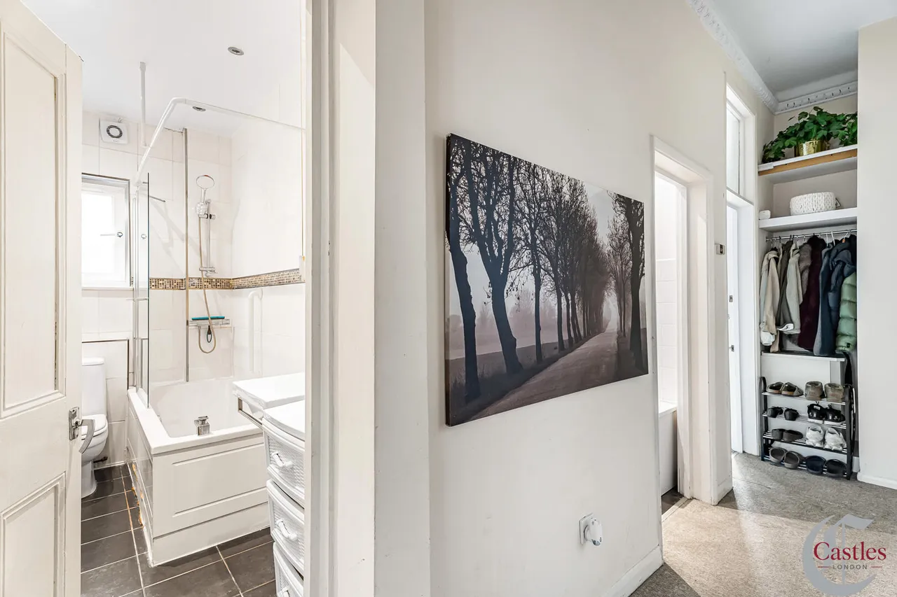 High Road, N22, photo 12
