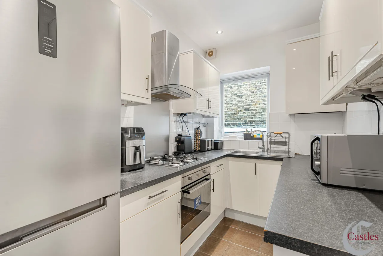 High Road, N22, photo 4