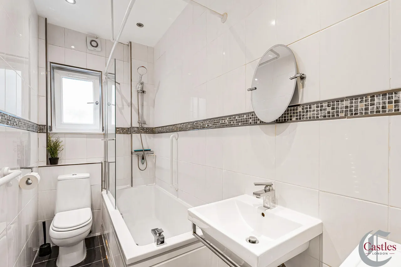 High Road, N22, photo 6