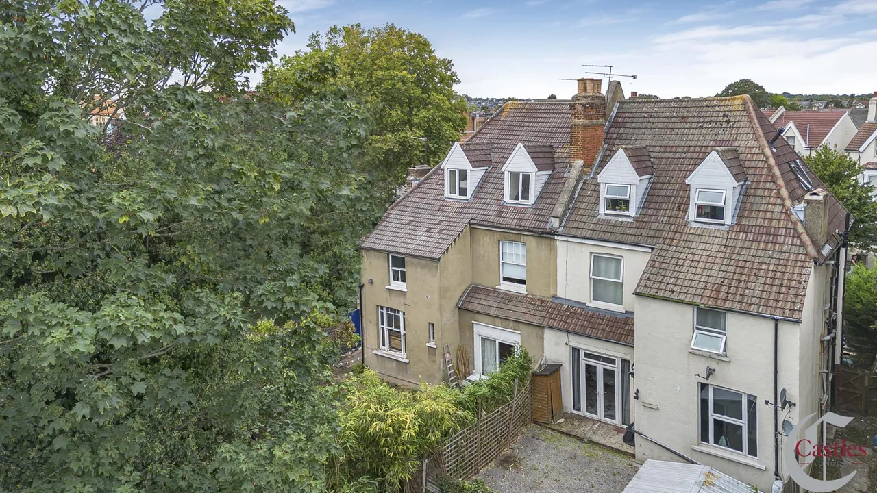 High Road, N22, photo 8