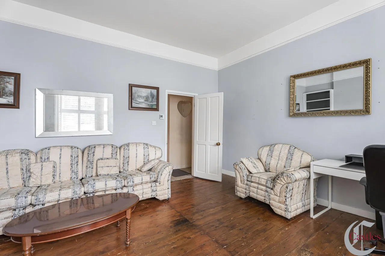 High Road, N22, photo 7