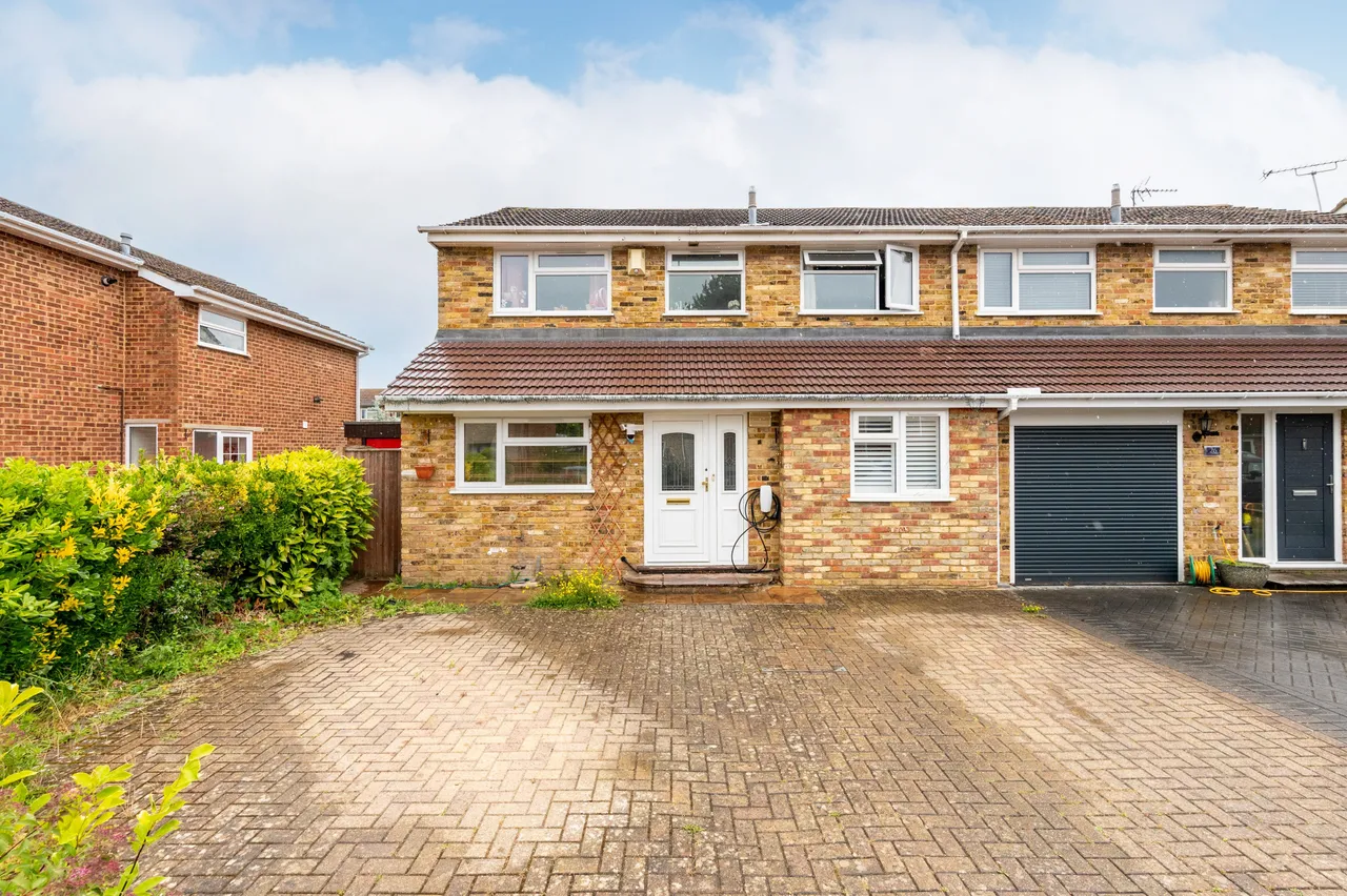 5 bed house for sale — 28 Culley Way, Maidenhead