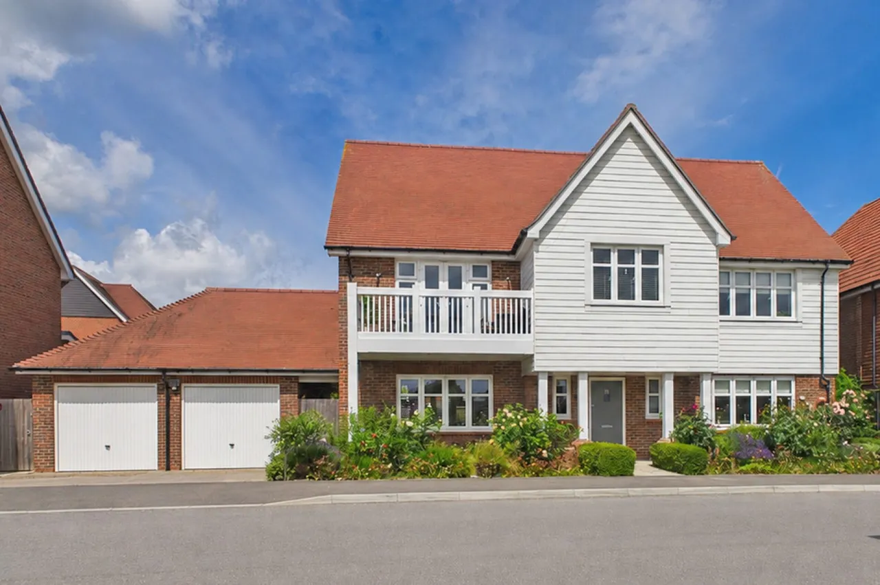 4 bed house for sale — Kensett Avenue, Southwater