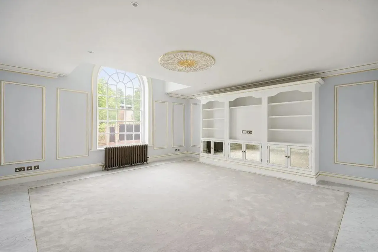 The Bishops Avenue, London, N2, photo 15