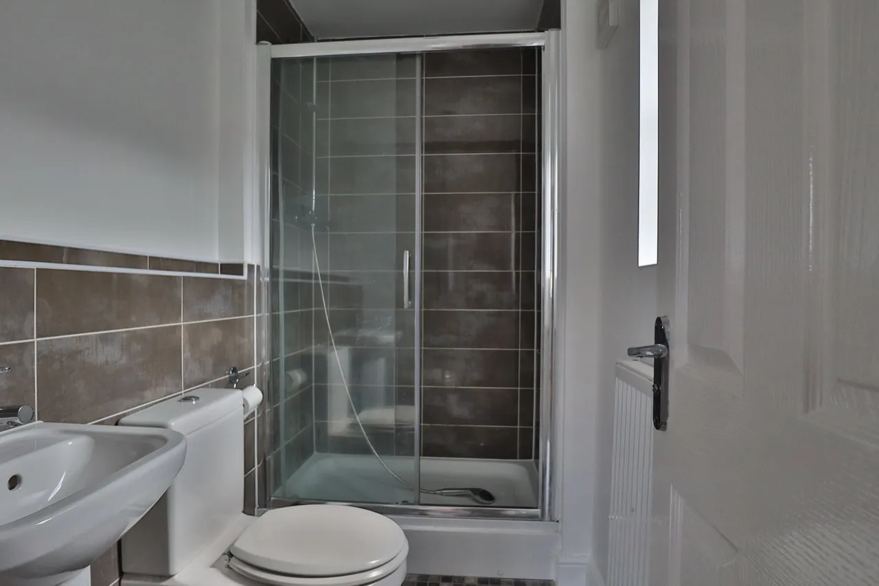 Eastwood Drive, Marple, photo 10