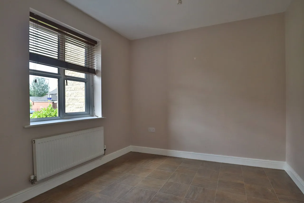 Eastwood Drive, Marple, photo 3