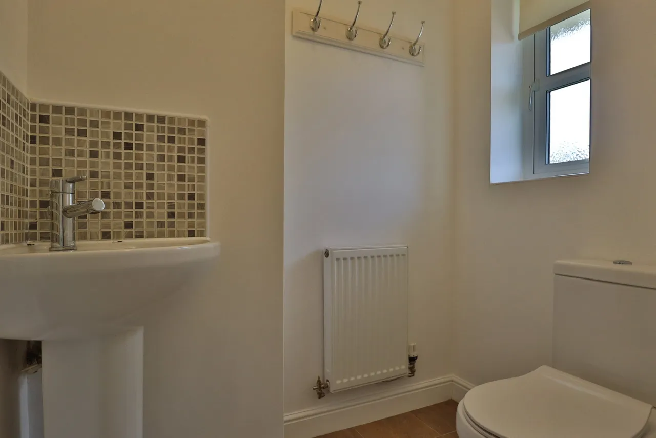 Eastwood Drive, Marple, photo 8