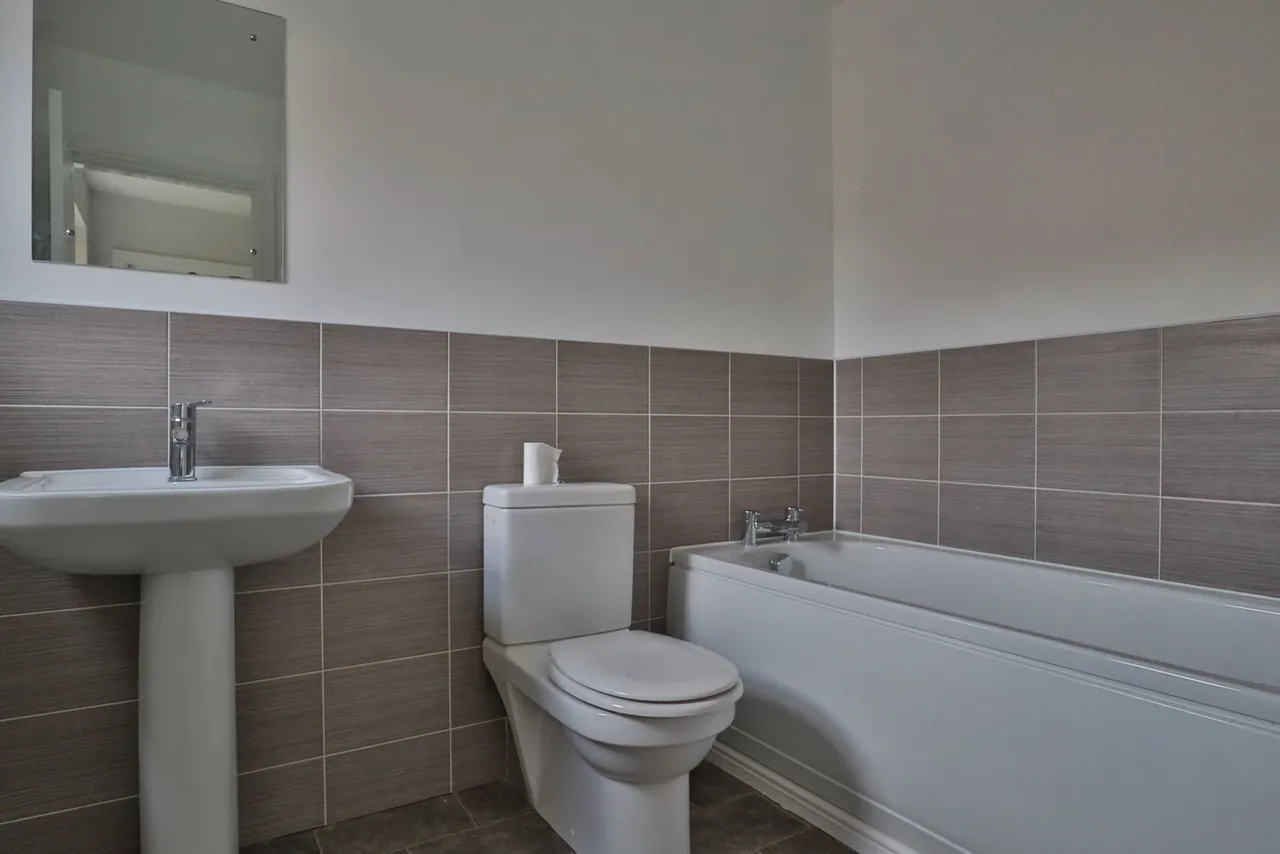 Eastwood Drive, Marple, photo 13