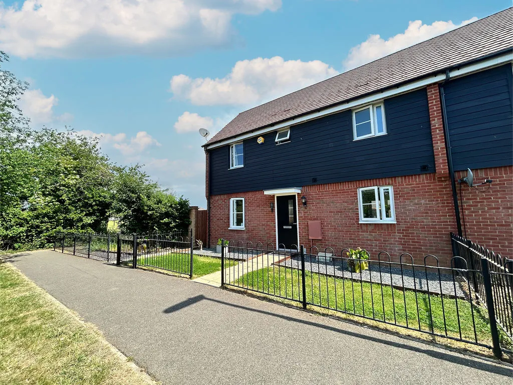 3 bed house for sale — Lotus Mews, Dunstable LU6 1FP