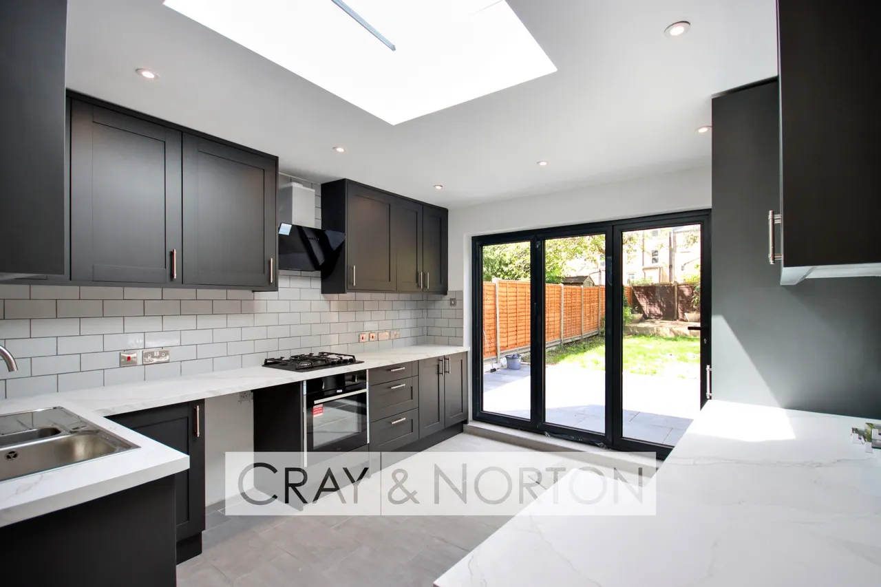 4 bed house for sale — Elgin Road, East Croydon, CR0 6XD