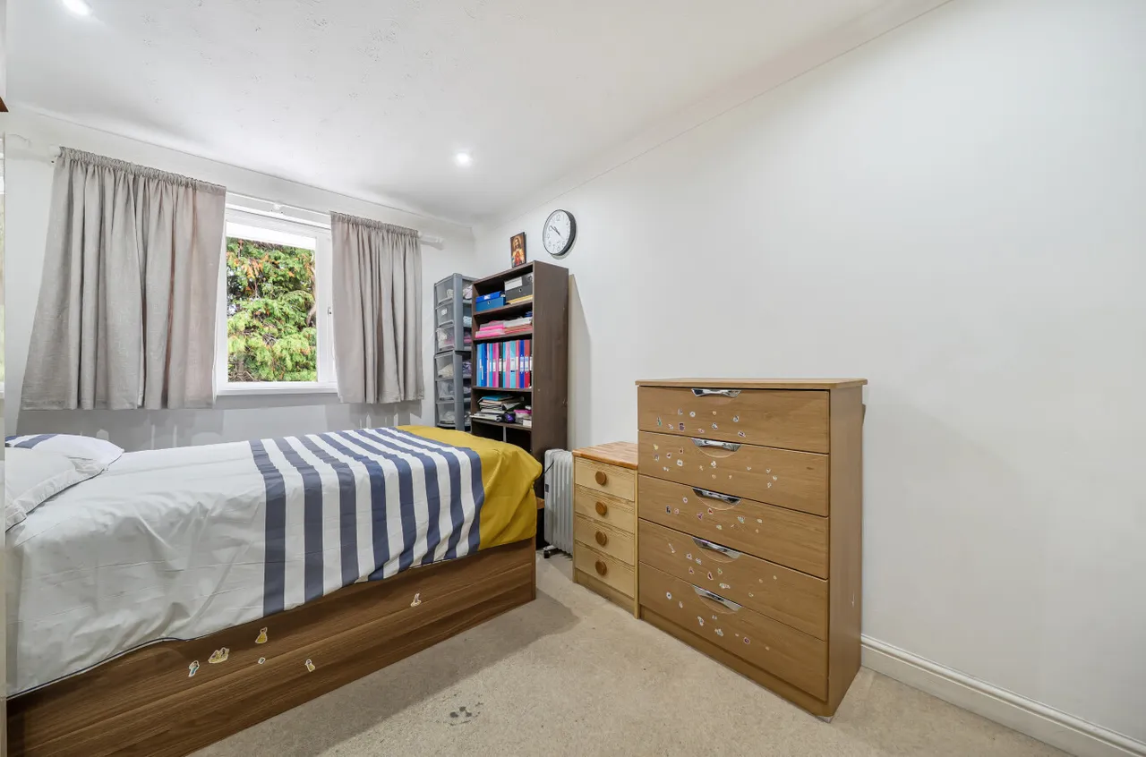 Denton Way, Frimley, GU16, photo 11