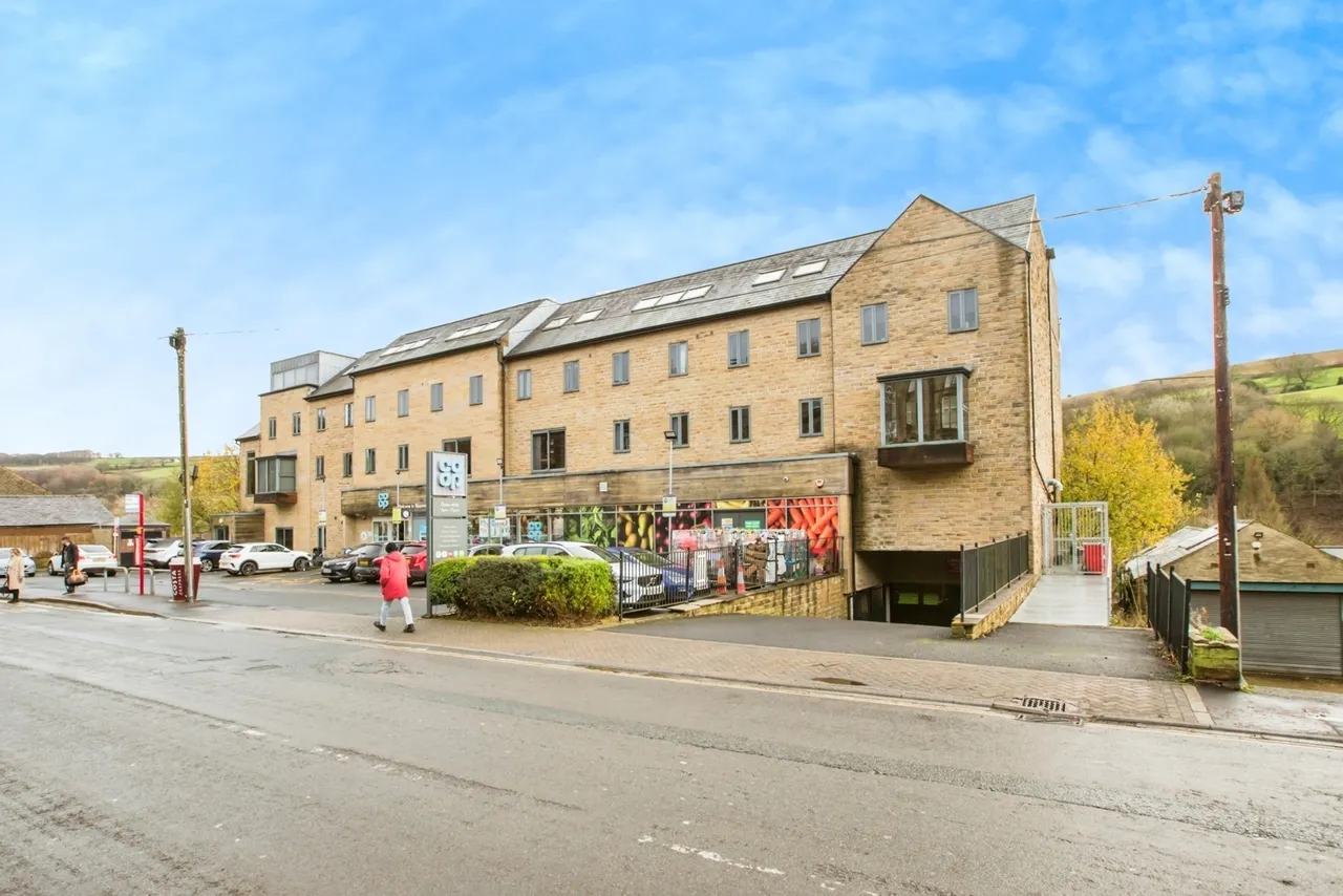 2 bed flat for sale — Oldham Road, Sowerby Bridge, West Yorkshire, HX6