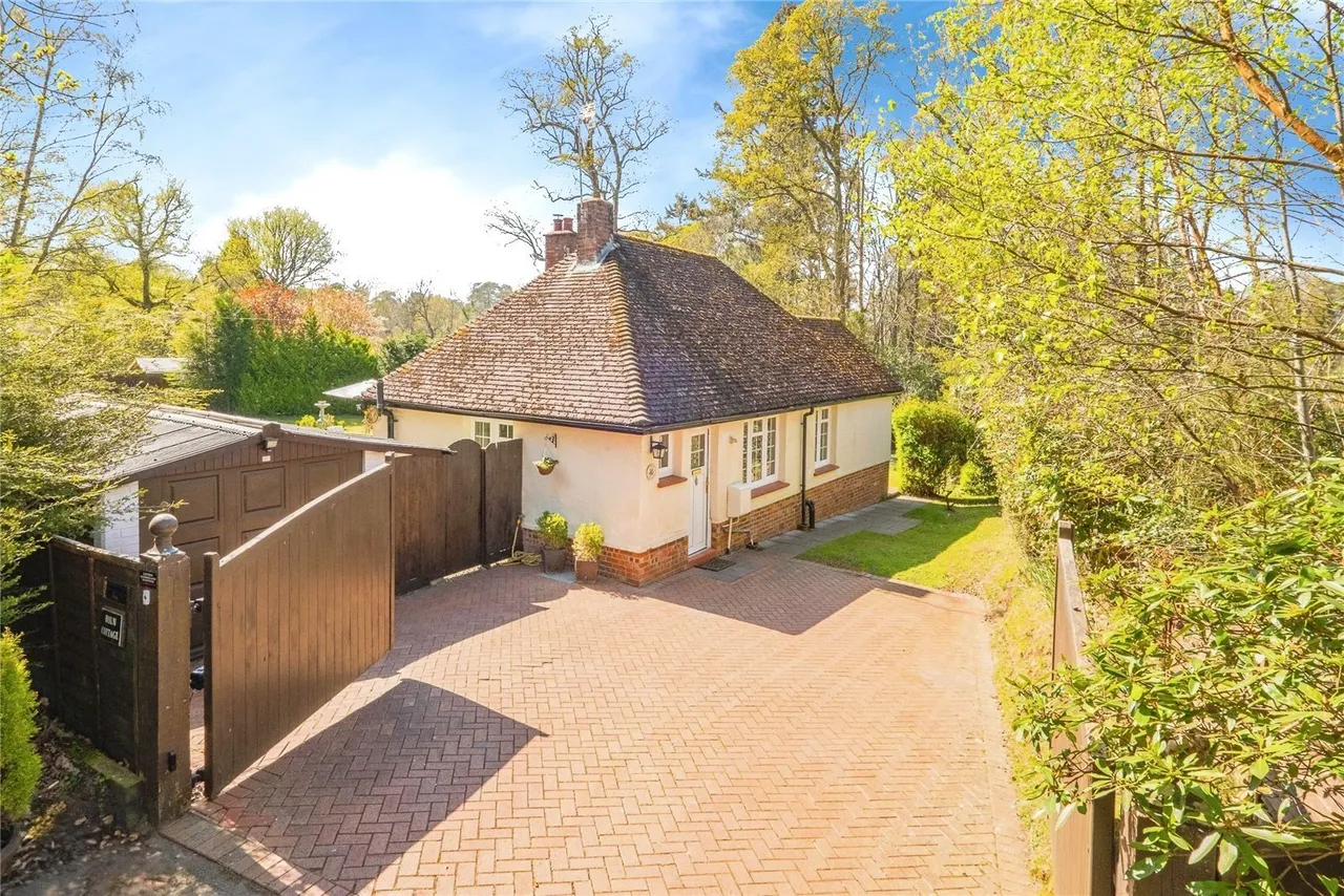 Hampers Lane, Storrington, RH20, photo 16