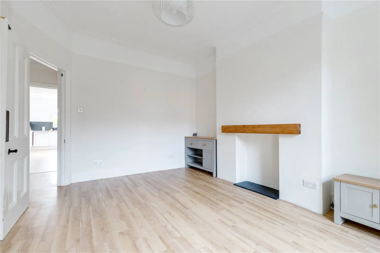 Revelstoke Road, London, photo 19