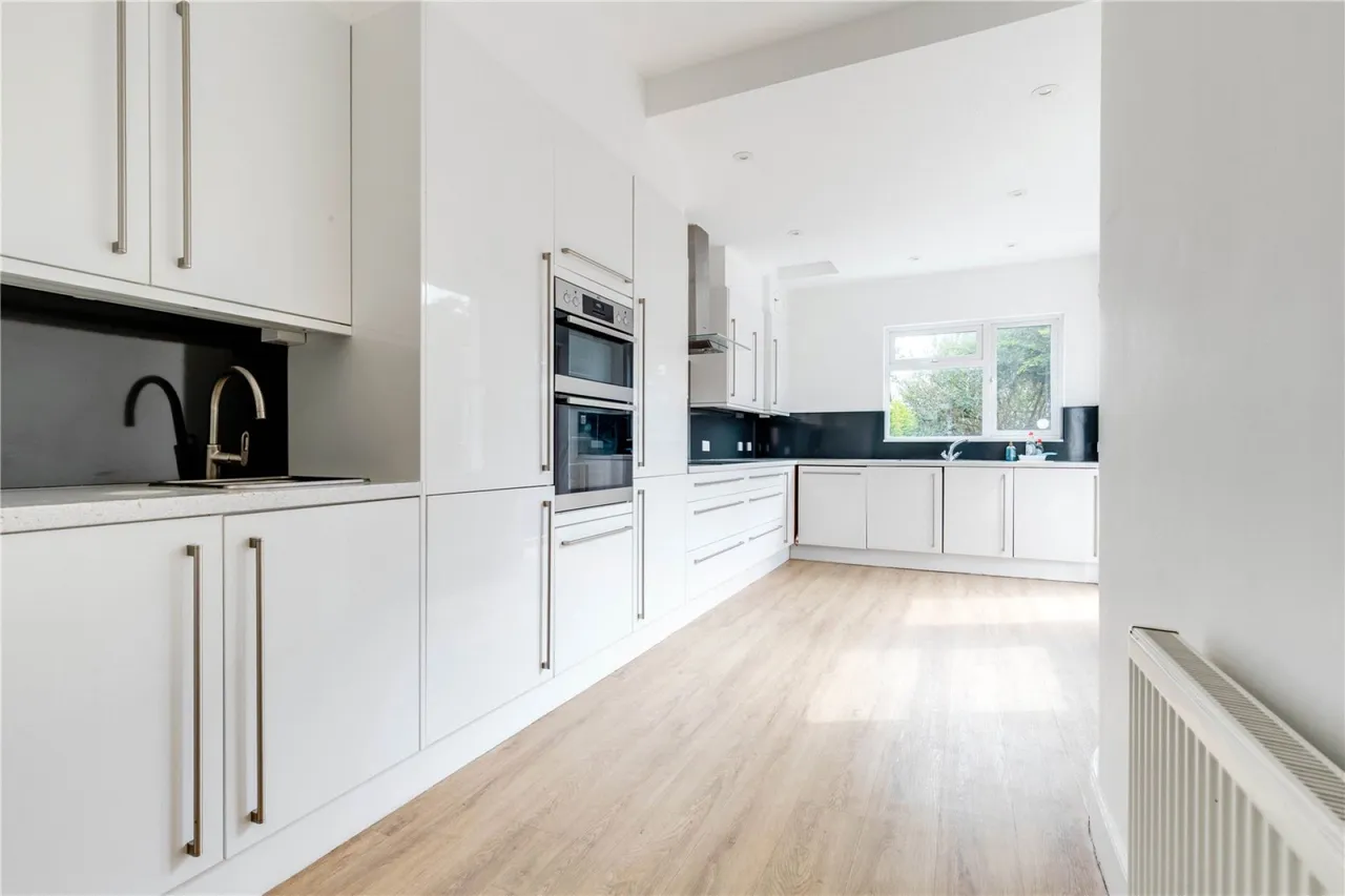 3 bed house to rent, Revelstoke Road, London