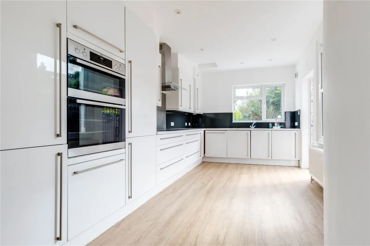 Revelstoke Road, London, photo 12
