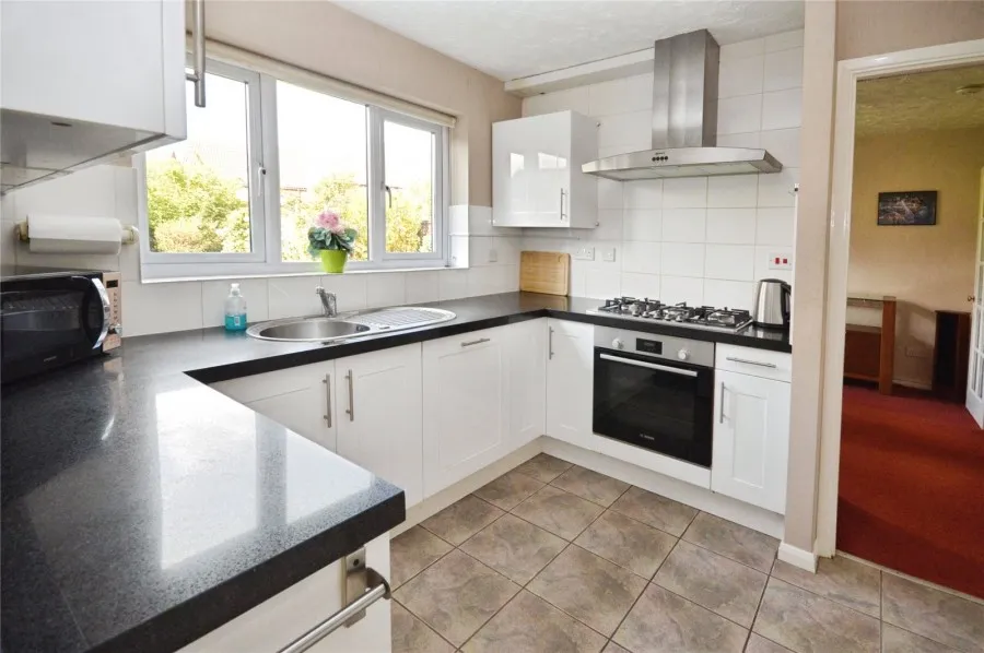 with 4 bedrooms in Bishop's Stortford, CM23, photo 3