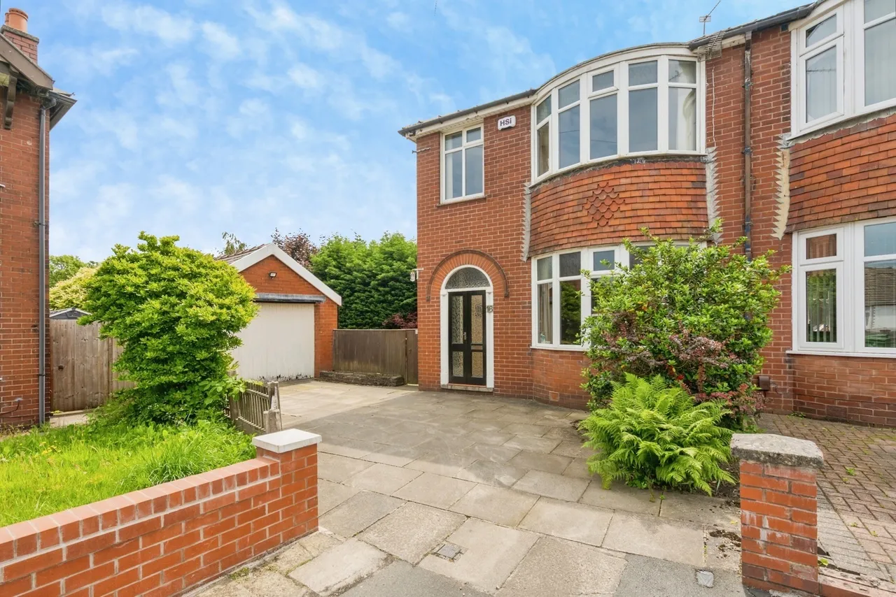 Norfolk Drive, Farnworth, BL4, photo 2