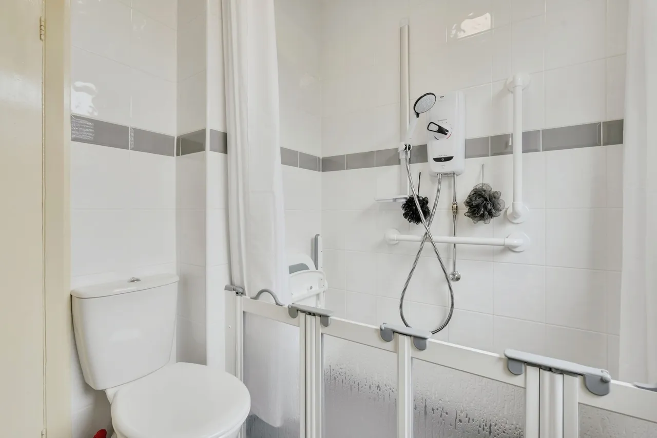 Norfolk Drive, Farnworth, BL4, photo 14