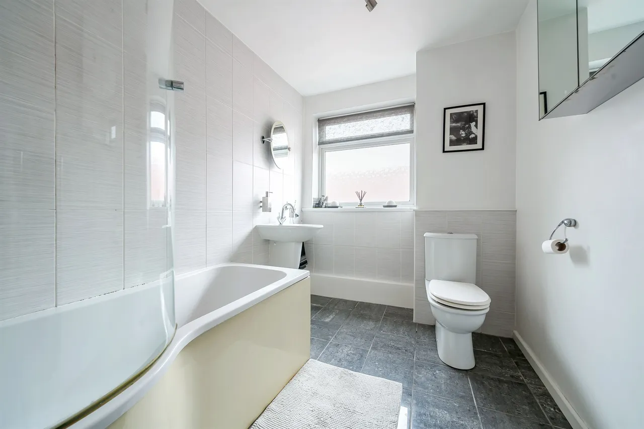 Wellington Road, Enfield, photo 8