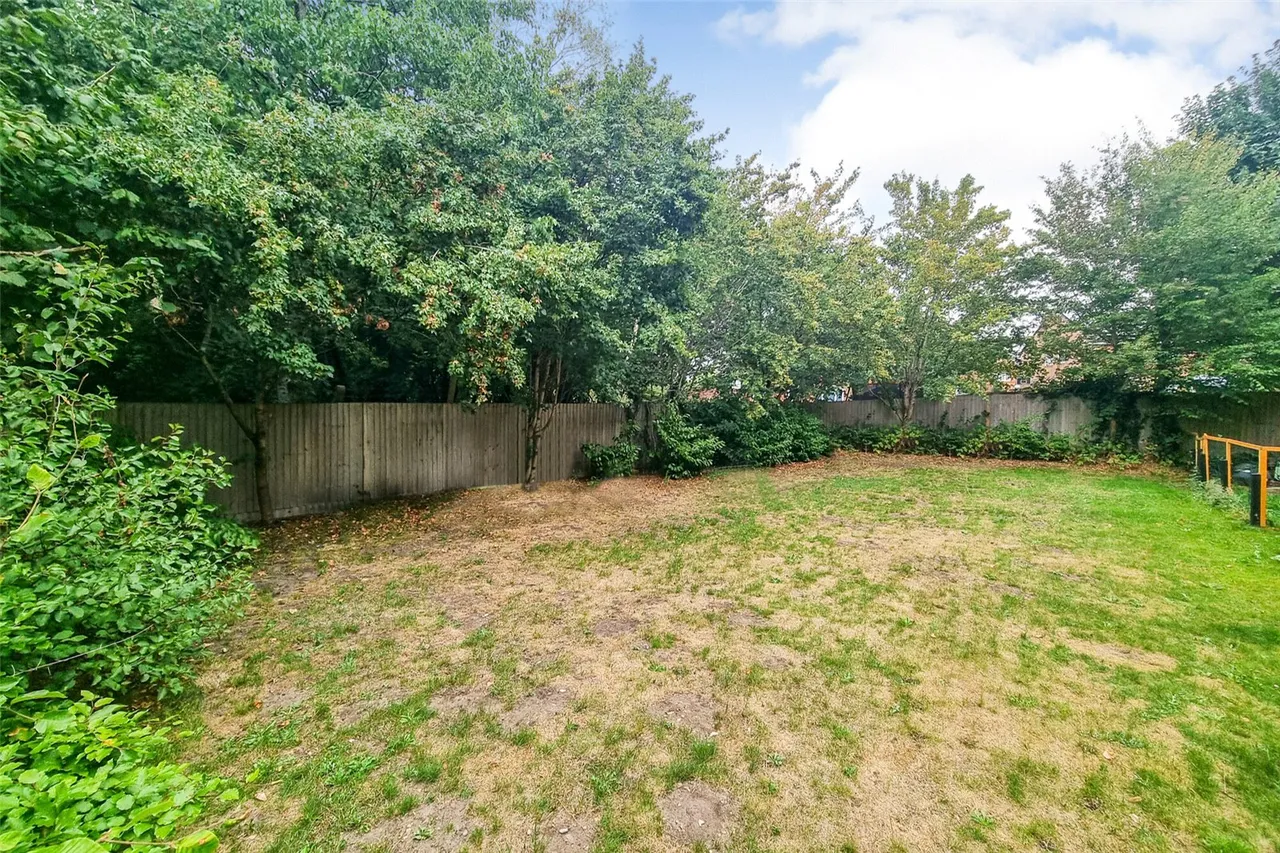 Bartrams Close, Ash, Guildford, Surrey, GU12 6FX, photo 18