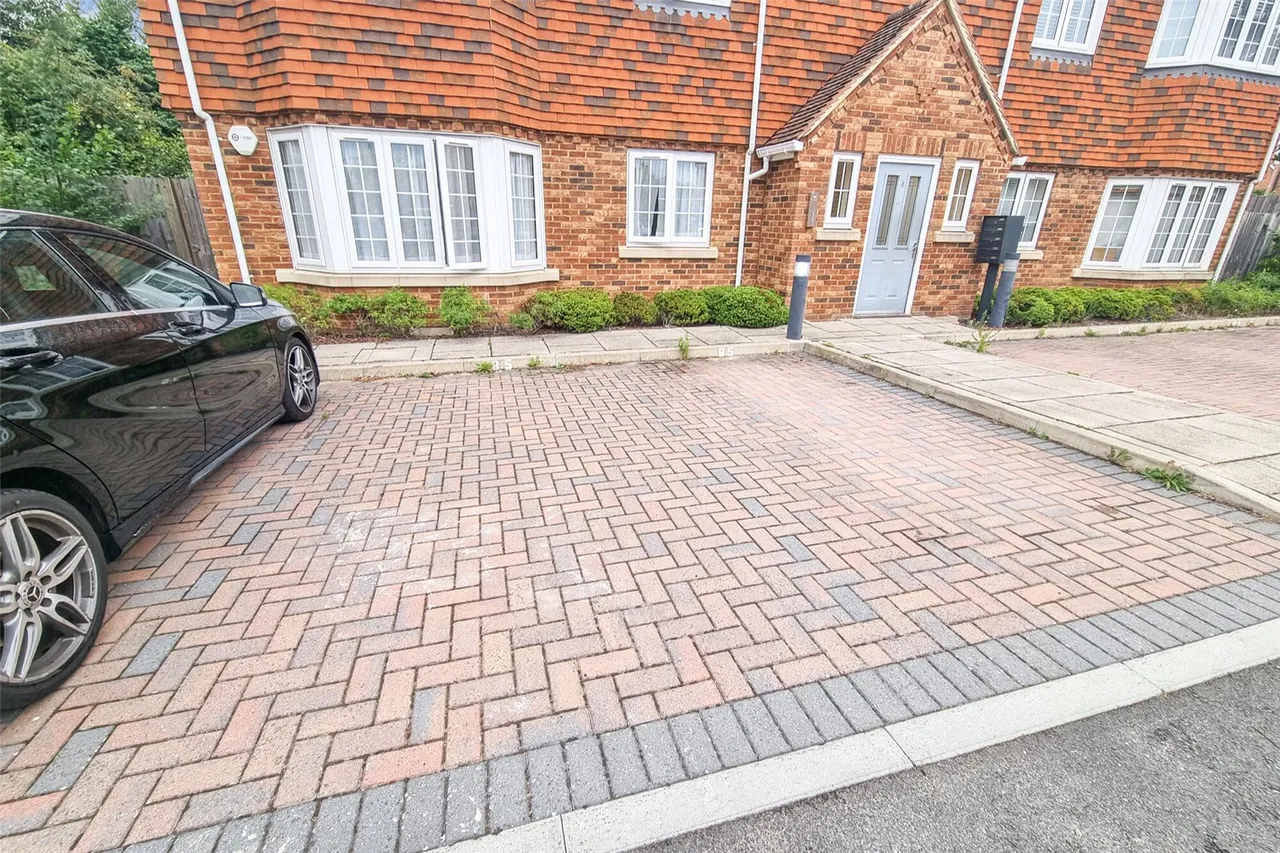 Bartrams Close, Ash, Guildford, Surrey, GU12 6FX, photo 9