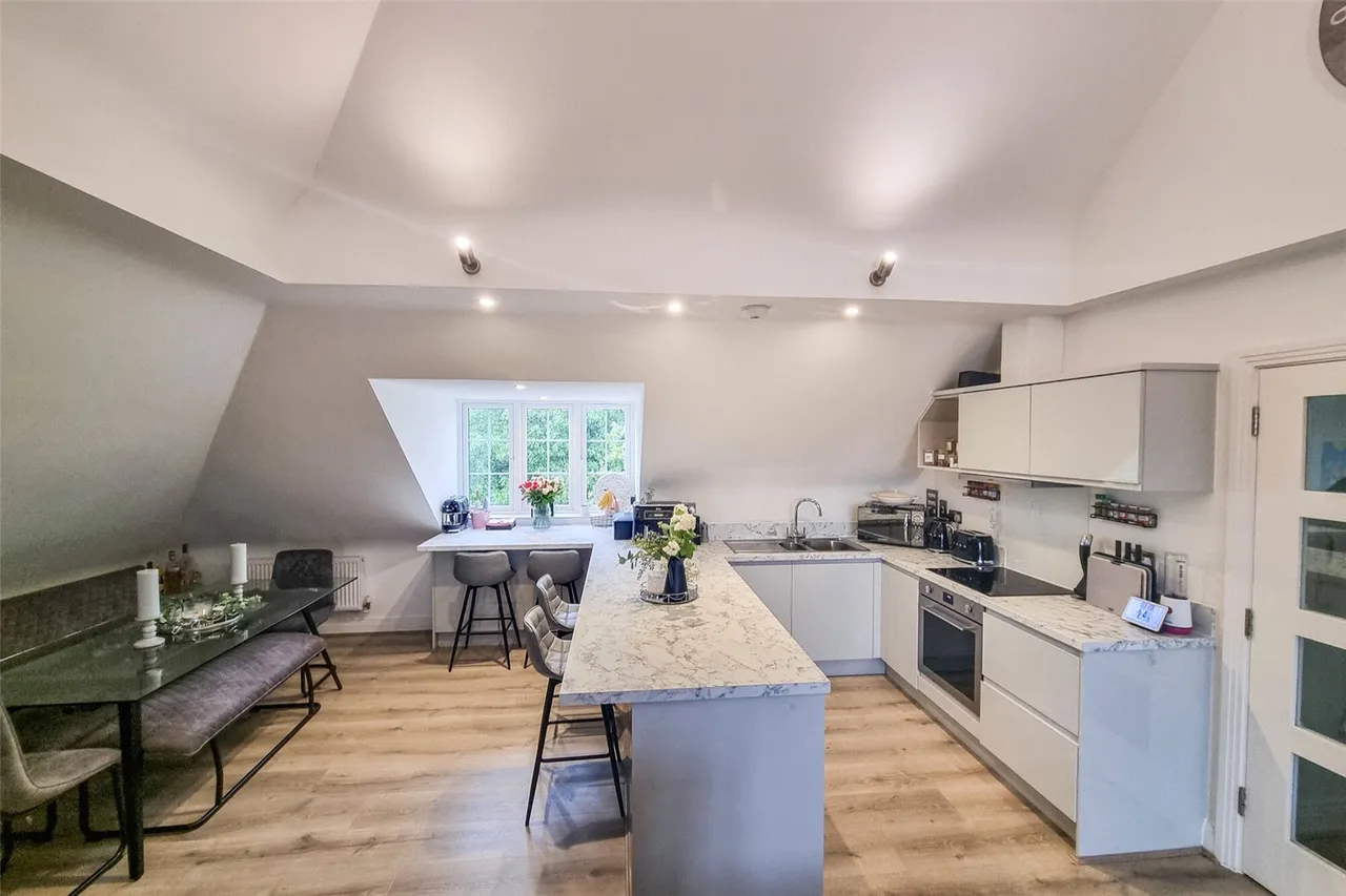 Bartrams Close, Ash, Guildford, Surrey, GU12 6FX, photo 4