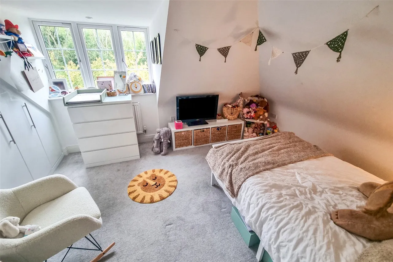 Bartrams Close, Ash, Guildford, Surrey, GU12 6FX, photo 8