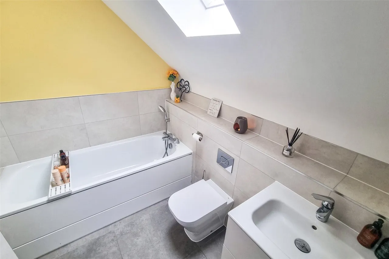 Bartrams Close, Ash, Guildford, Surrey, GU12 6FX, photo 17