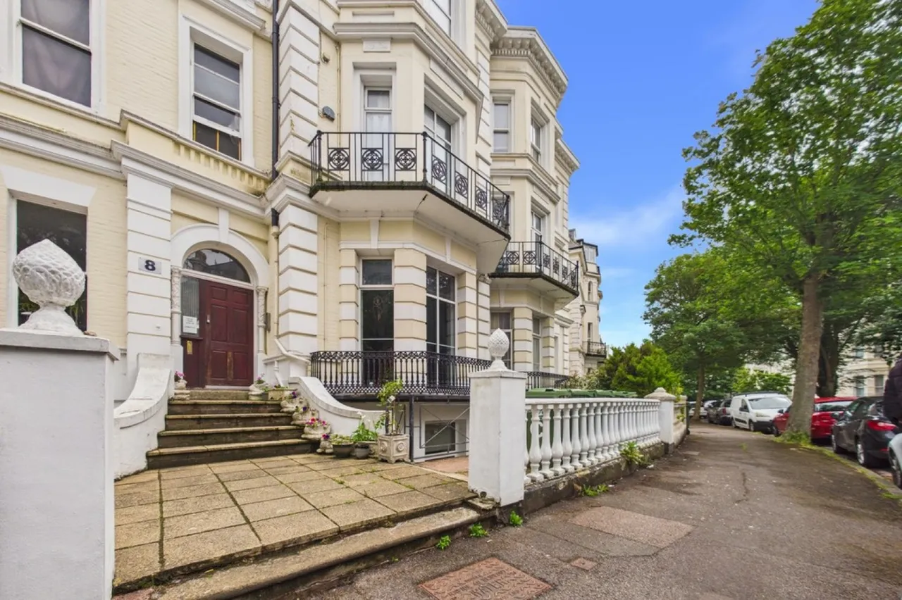 2 bed flat for sale — Trinity Crescent, Folkestone