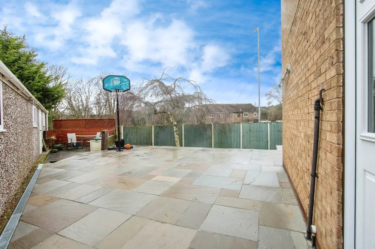 Walnut Close, Leeds, LS14, photo 14
