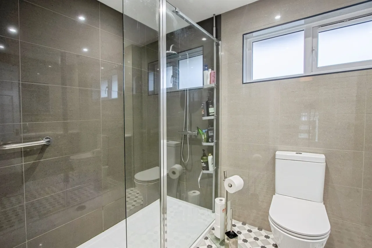 Walnut Close, Leeds, LS14, photo 12