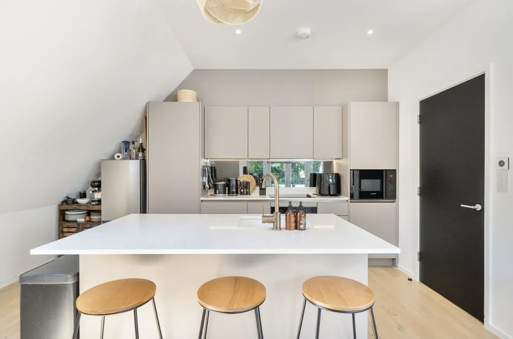 1 Woodcote Valley Road, Purley CR8 3AH, photo 4