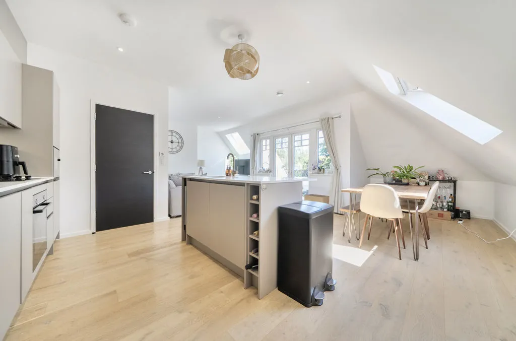 1 Woodcote Valley Road, Purley CR8 3AH, photo 5