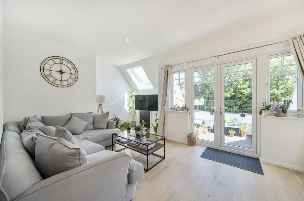 1 Woodcote Valley Road, Purley CR8 3AH, photo 3