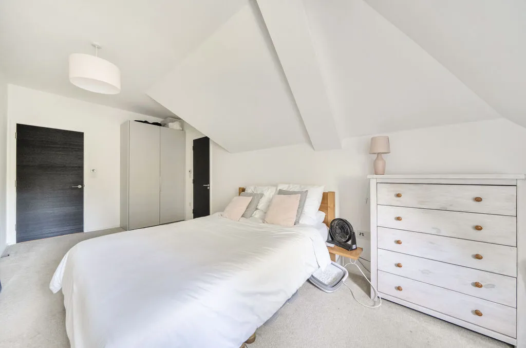 1 Woodcote Valley Road, Purley CR8 3AH, photo 10