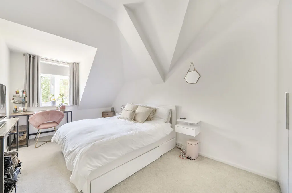 1 Woodcote Valley Road, Purley CR8 3AH, photo 9