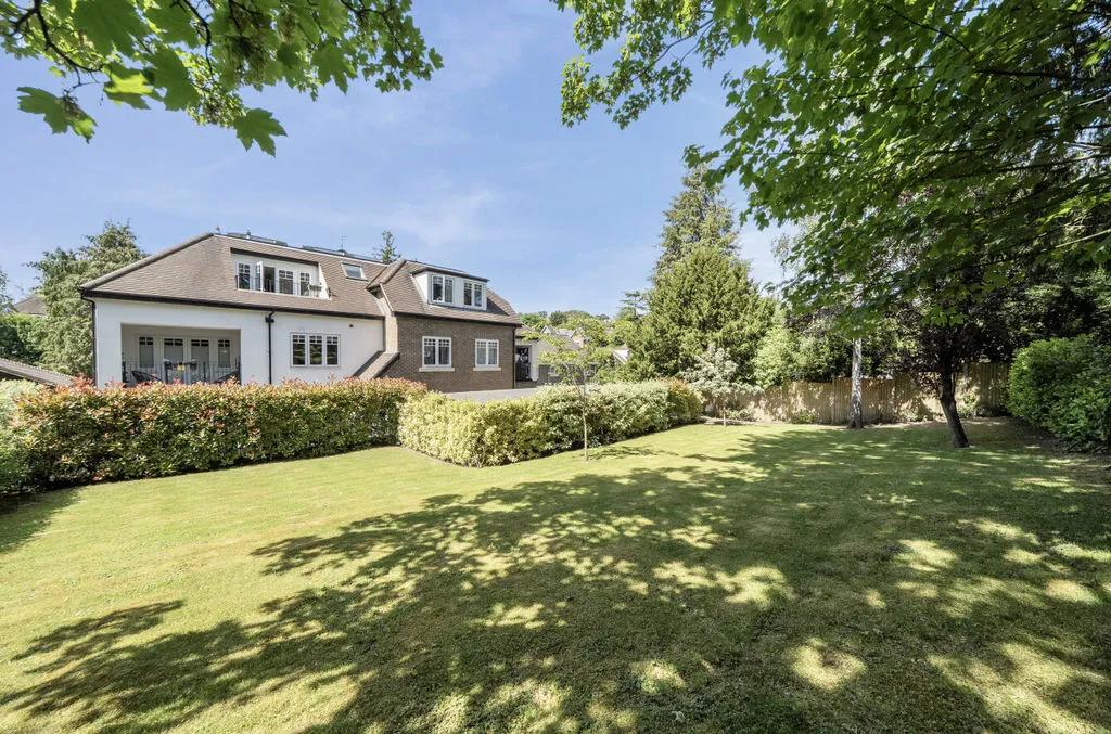 1 Woodcote Valley Road, Purley CR8 3AH, photo 18