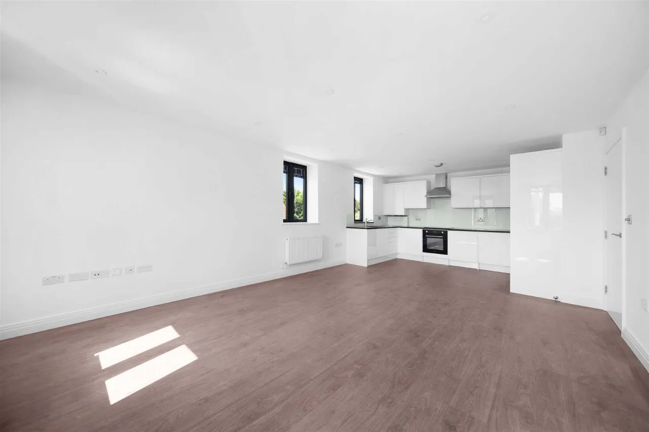 2 bed flat to rent — Quilters Court, 178-182 High Street, Ruislip, Middlesex, HA4 8LJ