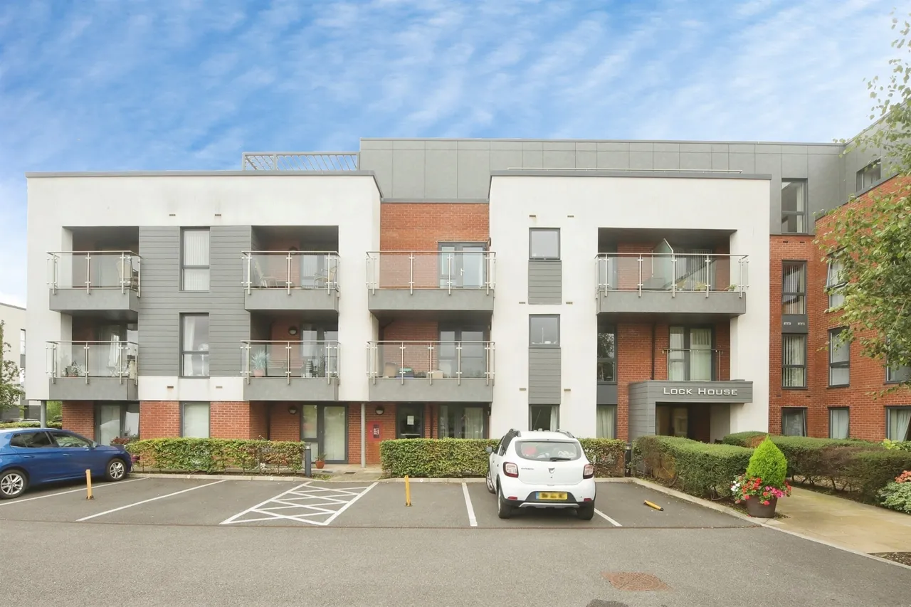 2 bed flat for sale, Keeper Close, Taunton, TA1