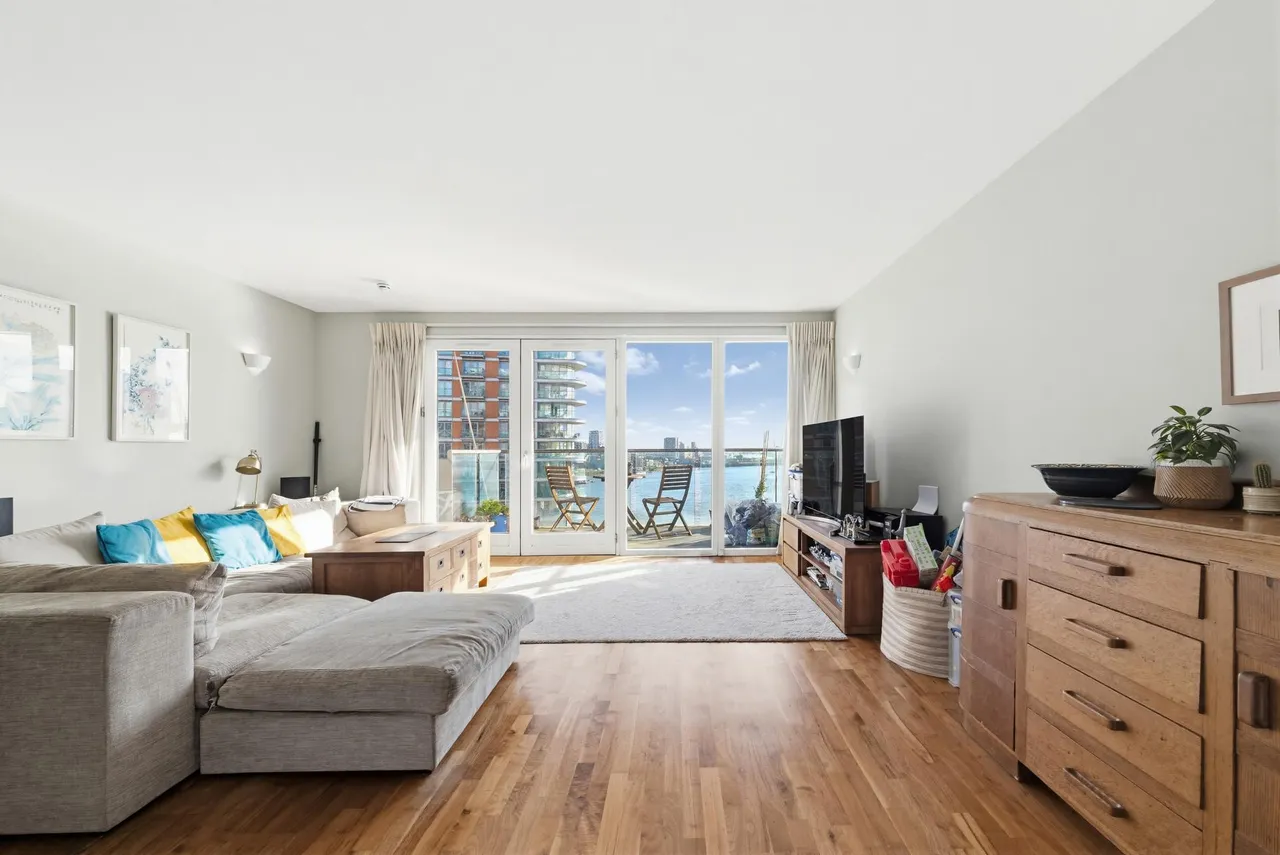 2 bed flat for sale, Fairmont Avenue, London, E14