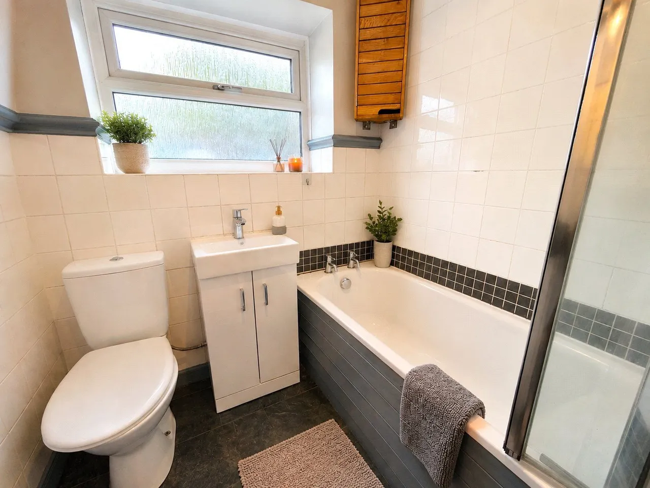 Co-Operative Street, Springhead, OL4, photo 10