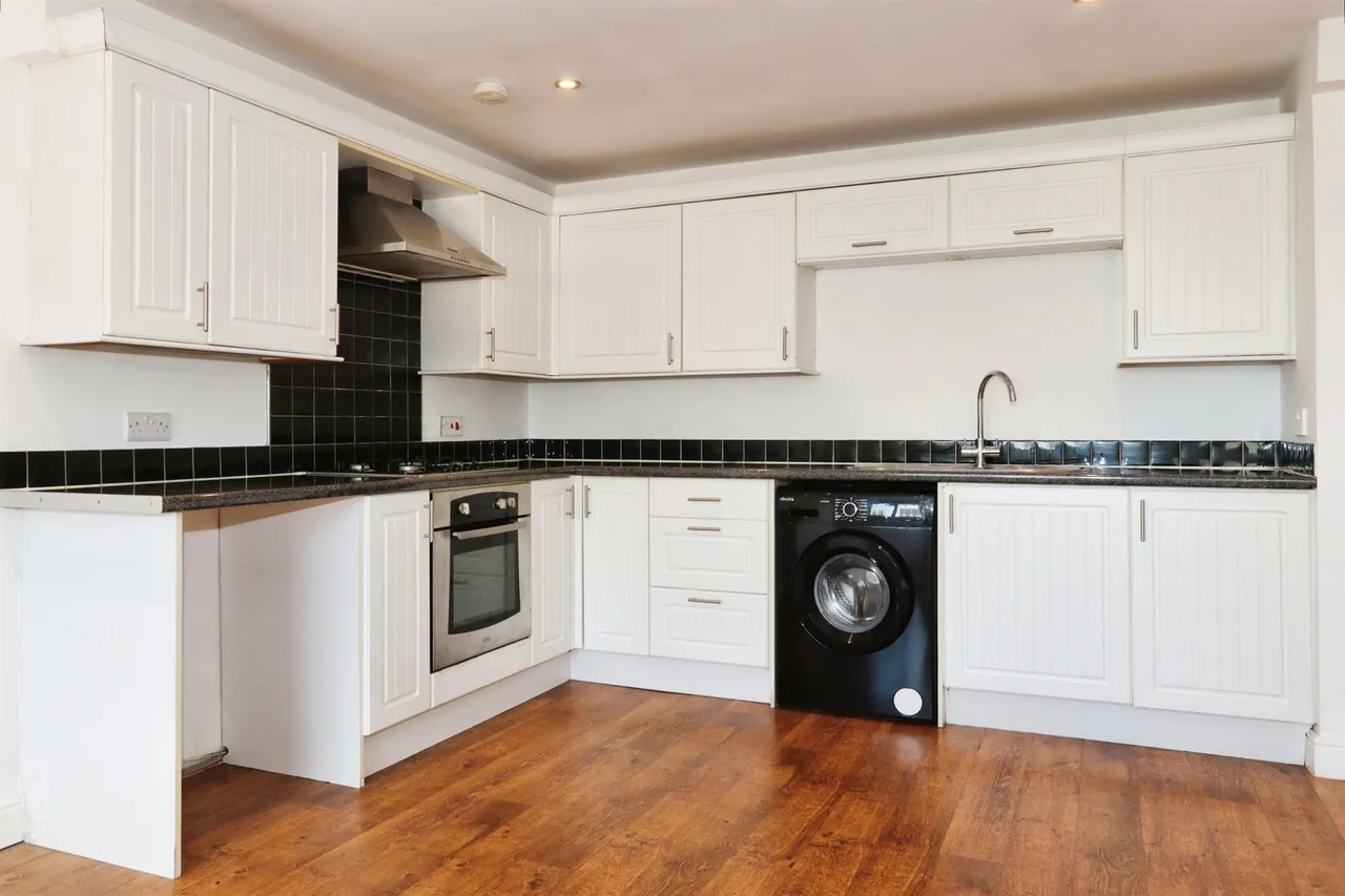 Ballfield Lane, Darton, S75, photo 5