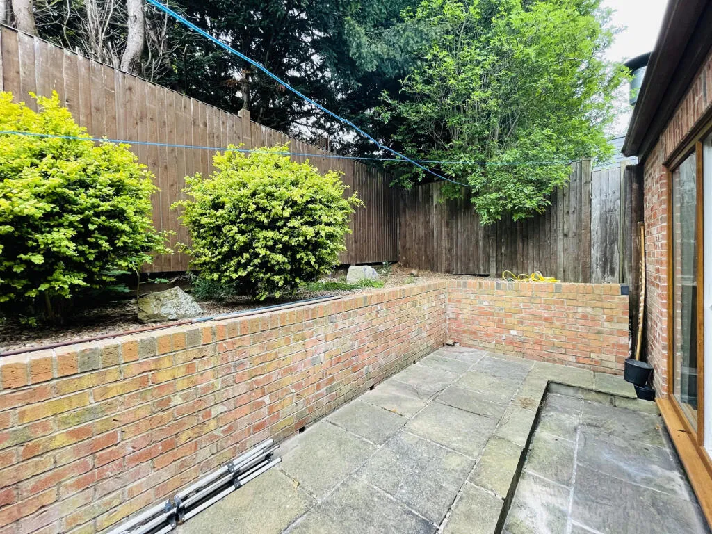 Ballfield Lane, Darton, S75, photo 16