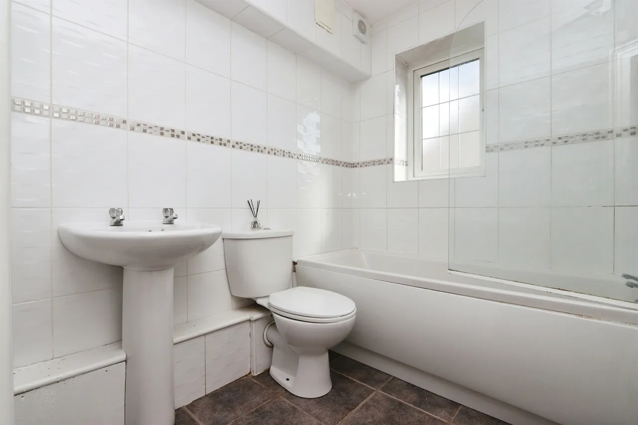 Ballfield Lane, Darton, S75, photo 11