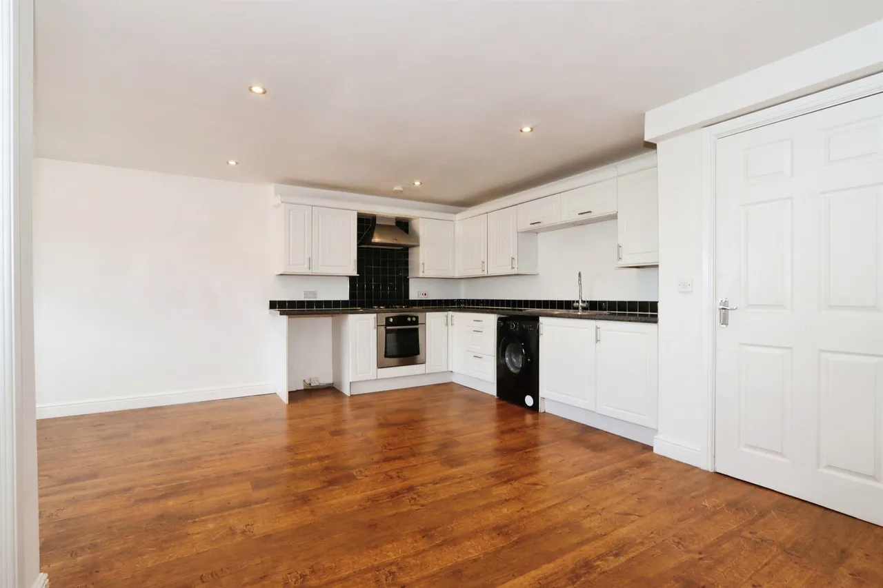 Ballfield Lane, Darton, S75, photo 4