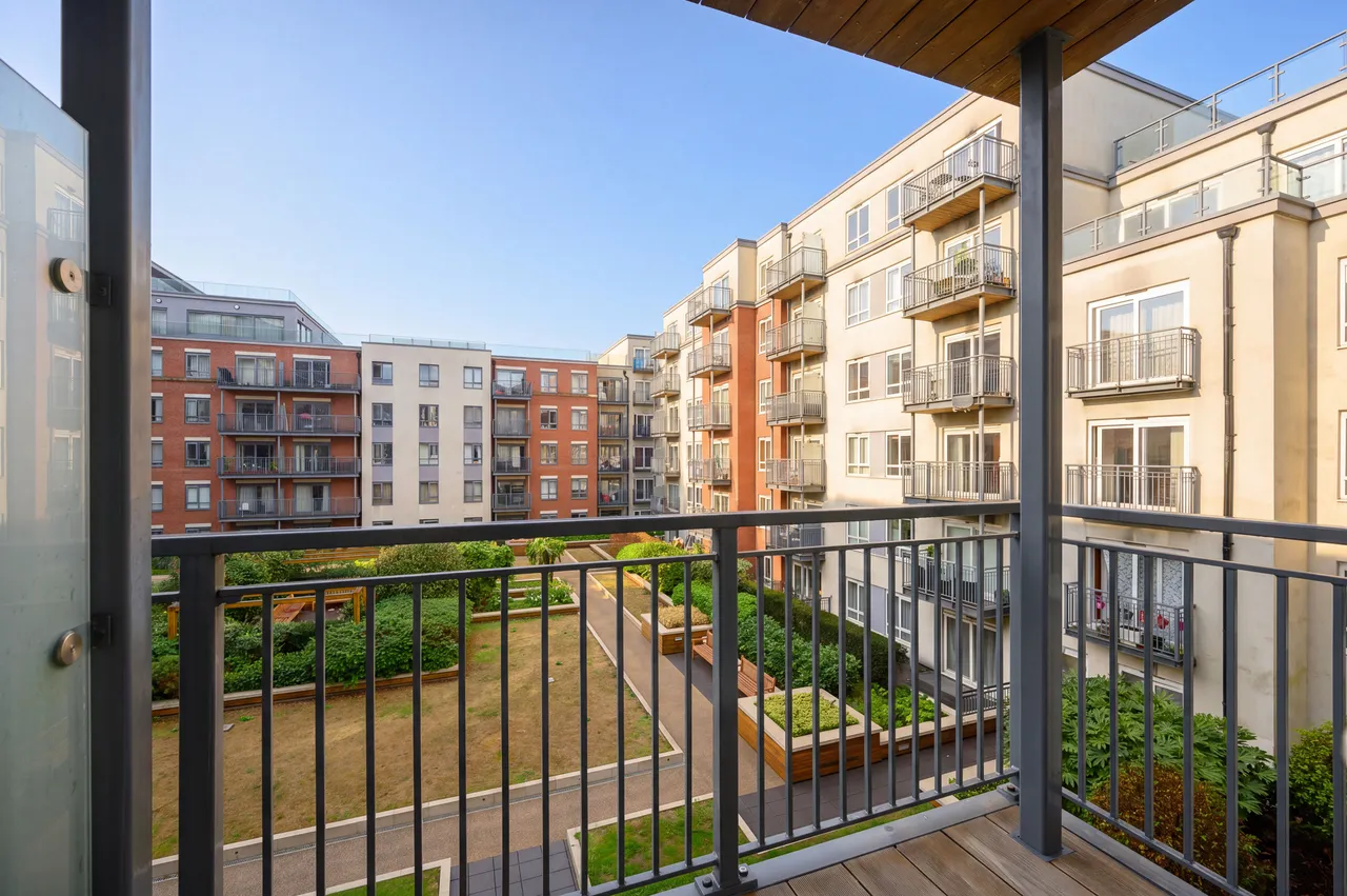 London, NW9, photo 8