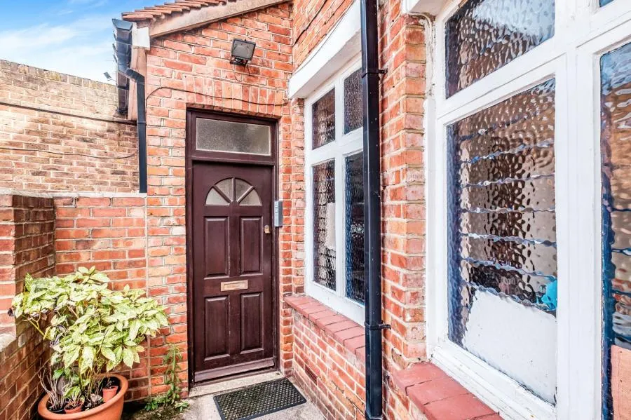 1 bed flat to rent, Heene Road, Worthing, BN11