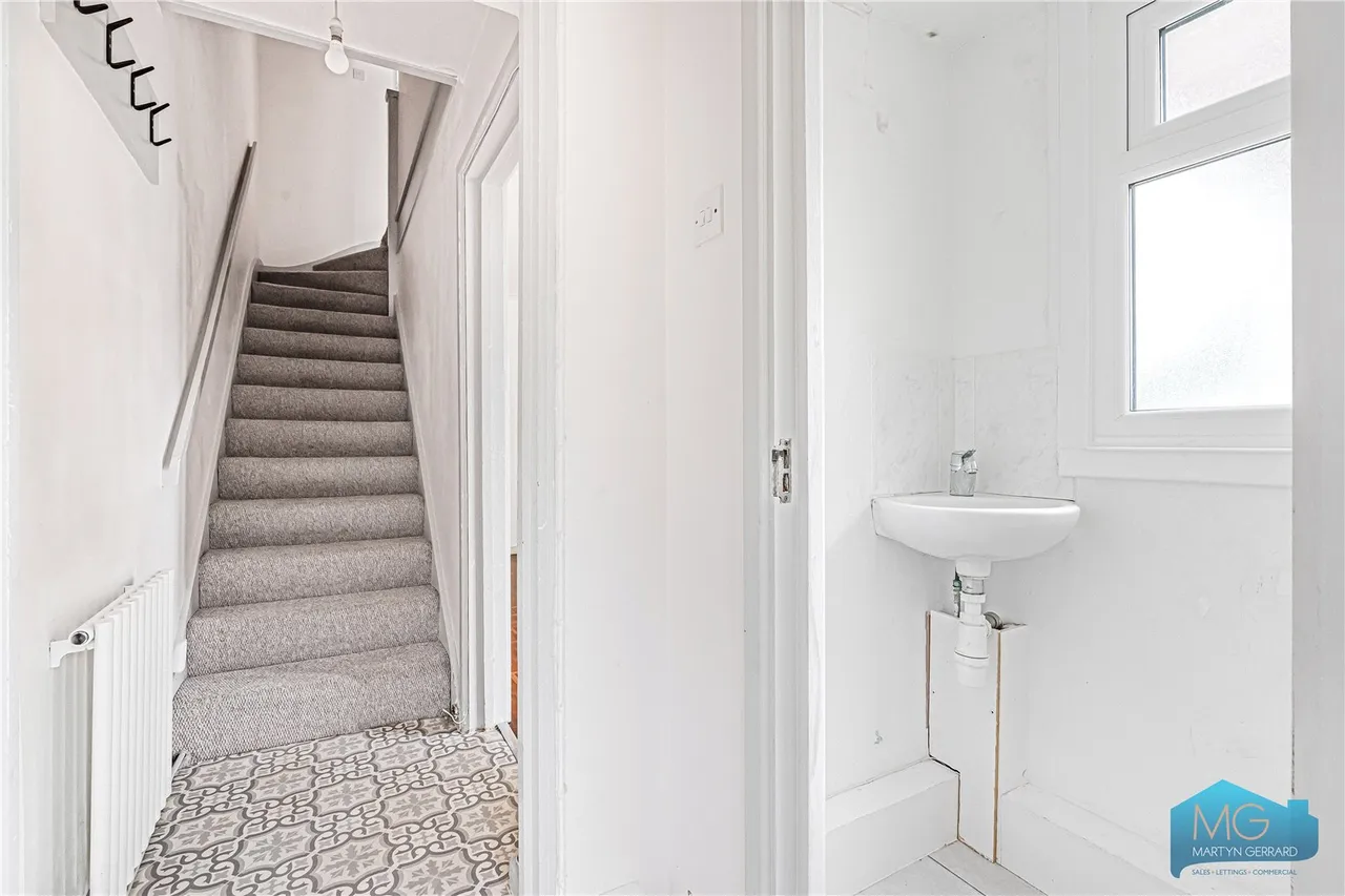 Heath View, London, N2, photo 13